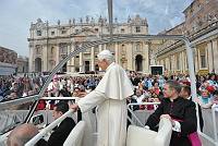 <br>Udienza Generale del 14 Aprile 2010<br><br> - (Copyright L'OSSERVATORE ROMANO - Servizio Fotografico - photo@ossrom.va)