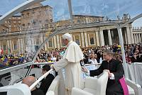 <br>Udienza Generale del 14 Aprile 2010<br><br> - (Copyright L'OSSERVATORE ROMANO - Servizio Fotografico - photo@ossrom.va)