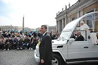 <br>Udienza Generale del 14 Aprile 2010<br><br> - (Copyright L'OSSERVATORE ROMANO - Servizio Fotografico - photo@ossrom.va)