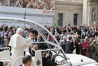<br>Udienza Generale del 14 Aprile 2010<br><br> - (Copyright L'OSSERVATORE ROMANO - Servizio Fotografico - photo@ossrom.va)