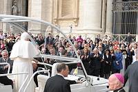 <br>Udienza Generale del 14 Aprile 2010<br><br> - (Copyright L'OSSERVATORE ROMANO - Servizio Fotografico - photo@ossrom.va)