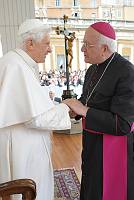 <br>Udienza Generale del 14 Aprile 2010<br><br> - (Copyright L'OSSERVATORE ROMANO - Servizio Fotografico - photo@ossrom.va)