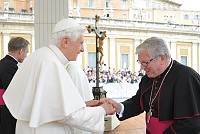 <br>Udienza Generale del 14 Aprile 2010<br><br> - (Copyright L'OSSERVATORE ROMANO - Servizio Fotografico - photo@ossrom.va)