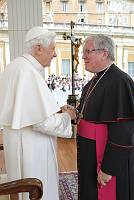 <br>Udienza Generale del 14 Aprile 2010<br><br> - (Copyright L'OSSERVATORE ROMANO - Servizio Fotografico - photo@ossrom.va)