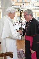 <br>Udienza Generale del 14 Aprile 2010<br><br> - (Copyright L'OSSERVATORE ROMANO - Servizio Fotografico - photo@ossrom.va)