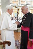 <br>Udienza Generale del 14 Aprile 2010<br><br> - (Copyright L'OSSERVATORE ROMANO - Servizio Fotografico - photo@ossrom.va)