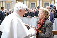 <br>Udienza Generale del 14 Aprile 2010<br><br> - (Copyright L'OSSERVATORE ROMANO - Servizio Fotografico - photo@ossrom.va)