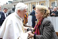 <br>Udienza Generale del 14 Aprile 2010<br><br> - (Copyright L'OSSERVATORE ROMANO - Servizio Fotografico - photo@ossrom.va)