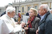 <br>Udienza Generale del 14 Aprile 2010<br><br> - (Copyright L'OSSERVATORE ROMANO - Servizio Fotografico - photo@ossrom.va)