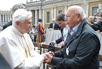 <br>Udienza Generale del 14 Aprile 2010<br><br> - (Copyright L'OSSERVATORE ROMANO - Servizio Fotografico - photo@ossrom.va)