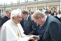 <br>Udienza Generale del 14 Aprile 2010<br><br> - (Copyright L'OSSERVATORE ROMANO - Servizio Fotografico - photo@ossrom.va)