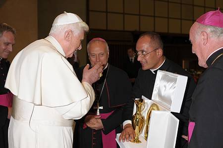 51686