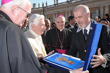 76922