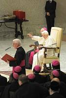 <br>- S.S. Benedetto XVI - udienza generale in aula Paolo VI <br><br> - (Copyright L'OSSERVATORE ROMANO - Servizio Fotografico - photo@ossrom.va)