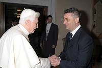 File name            	:DSC_5487.JPG<br>File size            	:2.1MB(2177619Bytes)<br>Date taken           	:2010/02/03 12:11:30<br>Image size           	:3216 x 2136<br>Resolution           	:300 x 300 dpi<br>Number of bits       	:8bit/channel<br>Protection attribute 	:Off<br>Hide Attribute       	:Off<br>Camera ID            	:N/A<br>Camera               	:NIKON D300<br>Quality mode         	:N/A<br>Metering mode        	:Center-weighted<br>Exposure mode        	:Manual<br>Speed light          	:No<br>Focal length         	:24 mm<br>Shutter speed        	:1/200second<br>Aperture             	:F3.5<br>Exposure compensation	:0 EV<br>White Balance        	:N/A<br>Lens                 	:N/A<br>Flash sync mode      	:N/A<br>Exposure difference  	:N/A<br>Flexible program     	:N/A<br>Sensitivity          	:N/A<br>Sharpening           	:N/A<br>Image Type           	:Color<br>Color Mode           	:N/A<br>Hue adjustment       	:N/A<br>Saturation Control   	:N/A<br>Tone compensation    	:N/A<br>Latitude(GPS)        	:N/A<br>Longitude(GPS)       	:N/A<br>Altitude(GPS)        	:N/A