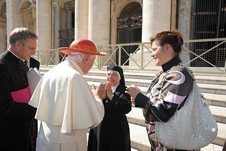 61156