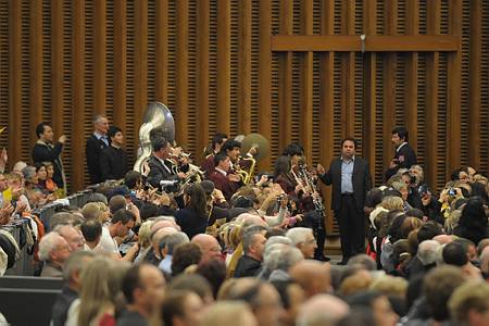 72746