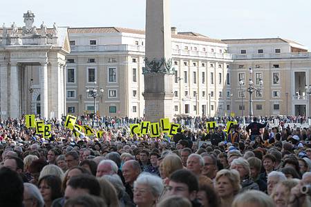64587