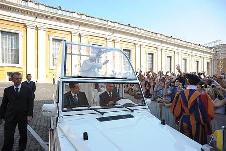 54862
