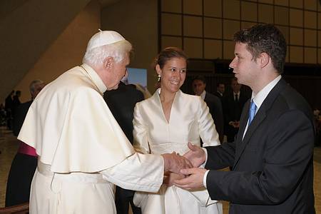 56061