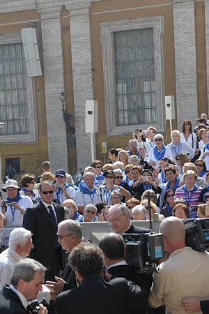 57916