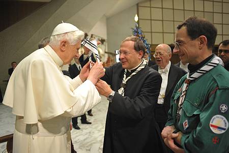 82463