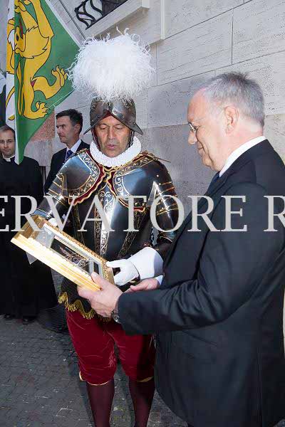 %_tempFileName05742_06052016%